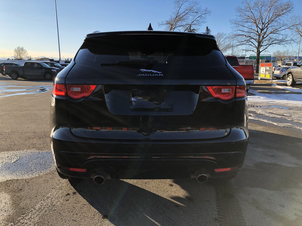 Pre-Owned 2019 Jaguar F-Pace S AWD / Leather / Sunroof / Back up cam ...