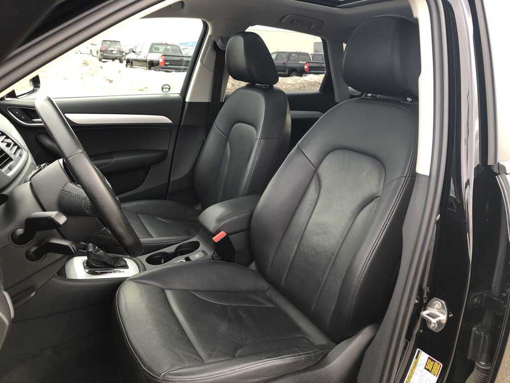 Pre-Owned 2017 Audi Q3 2.0T Komfort / Heated leather seats / Sunroof